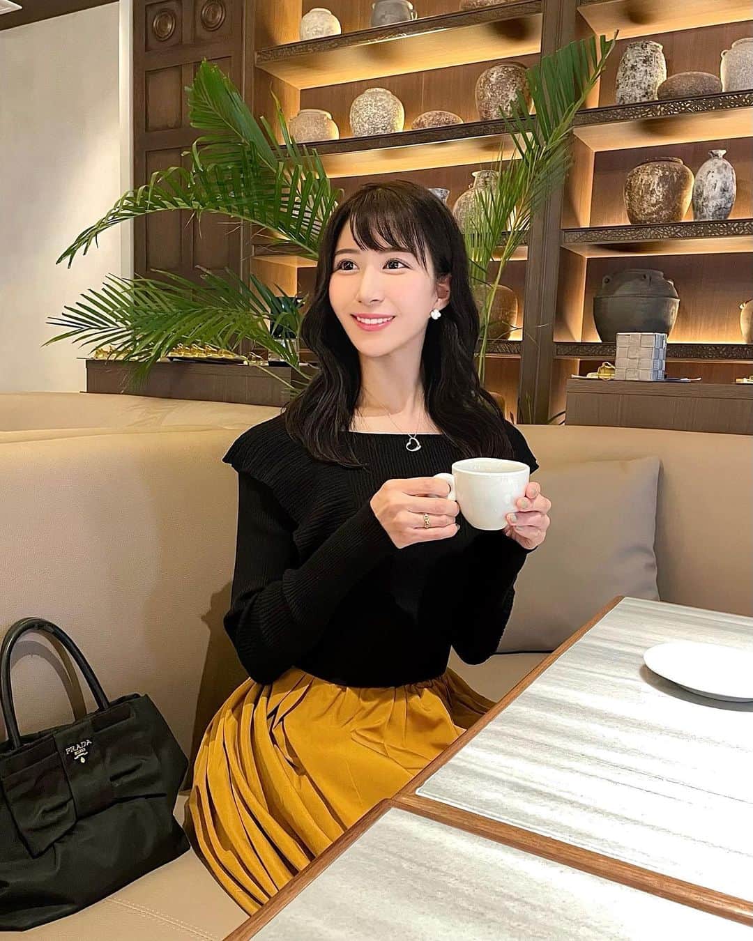 のインスタグラム：「💐🍽🍃 Griglia Paginaでランチ💕 . 名古屋市伏見に 2021年4月オープンしたばかりの イタリアンレストランへ😋 . リゾート地にいるような店内が とても素敵でした🌴💖 . 撮れませんでしたが ロボットが配膳してて、凄かった…🤖 . . お食事も、ランチは パスタコースとメイン付きコースがあり 私はメイン付きコースにしましたが パスタがとっても美味しかったので 次は気軽にパスタコースでもいいなと思います♪ . . . また伺いたいです❤️ . . . . #grigliapagina #グリリアパージナ #伏見ランチ #伏見#秋コーデ #初秋 #秋が好き #秋の味覚 #食欲の秋 #ニット #大人可愛いコーデ #キレイめコーデ #骨格ウェーブ #大人シンプル #上品コーデ #栄ランチ #パスタランチ #名古屋スイーツ #名古屋ランチ #名古屋カフェ #カフェ活 #レストラン」