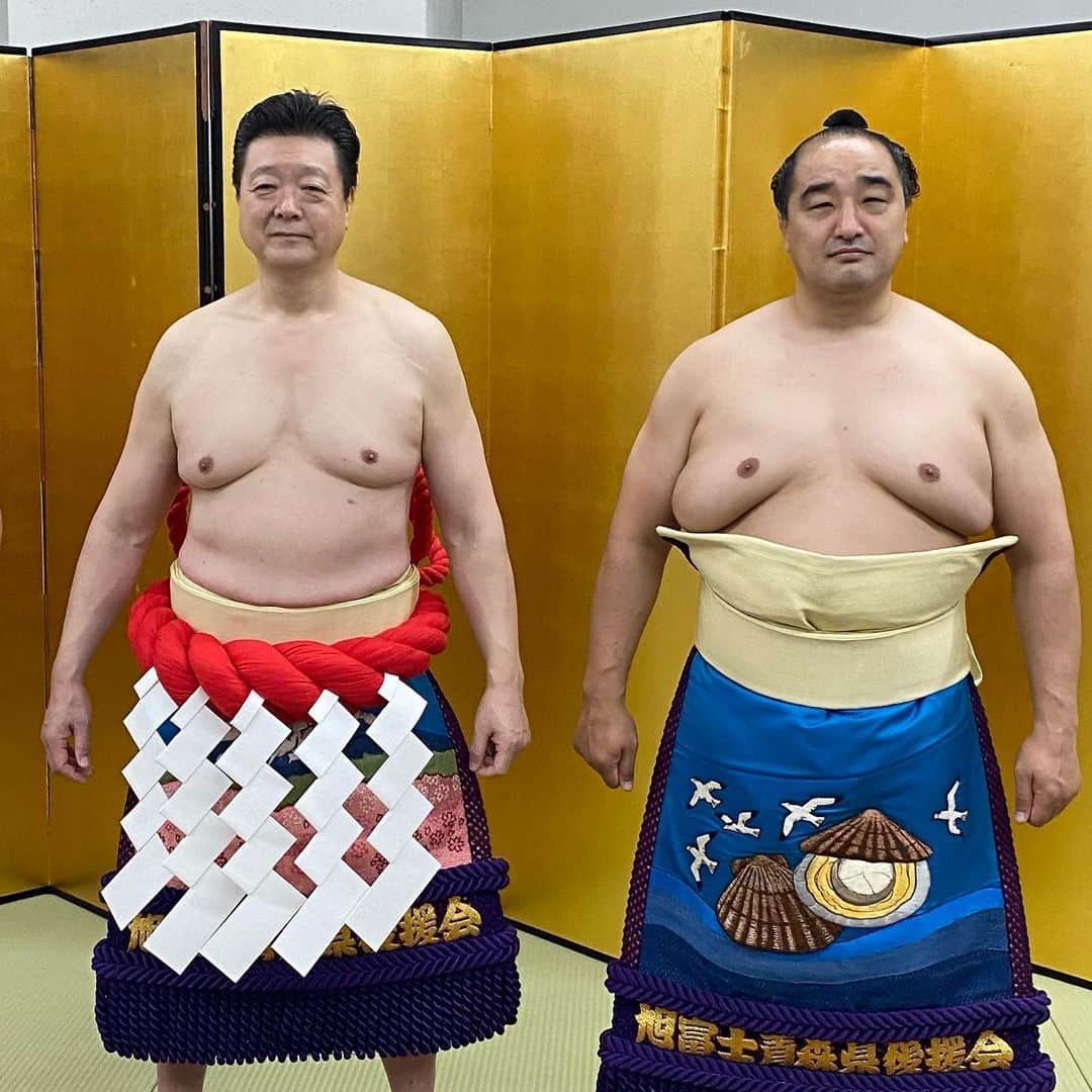 安美錦竜児（安治川）のインスタグラム：「還暦土俵入り 露払い #土俵入り #還暦 #伊勢ケ濱親方 #露払い #膝が大変」