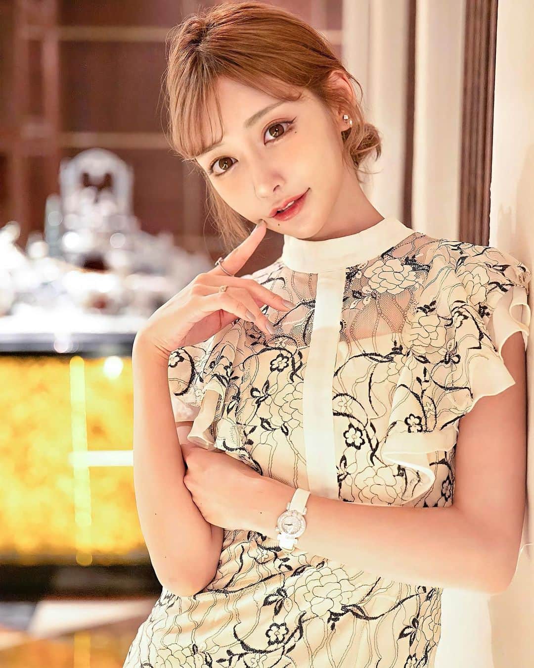 のインスタグラム：「明日花キララプロデュースの銀座キャバクラ【J-VOGUE】 @jvogue_ginza  お陰様で沢山のお客様からご好評頂いてます👼🏻❤︎  そしてプロデュース2店舗目となる【ONE MILLION】 @onemillionginza がついに10/2にグランドオープンを迎えましたーー！！🥂  キャストさんをまだまだ大募集してるので興味ある方はサイトからLINE下さい💌 https://one-million.jp/ お待ちしています🕊」