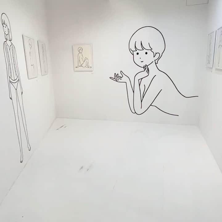 白根ゆたんぽのインスタグラム：「個展「ただの9月、そしてちょと10月」無事10月をちょっと過ぎたところで終了しました。 ご来場いただいたり気にかけていただいた方々、ありがとうございました。 今回はいろいろありまして在廊時間が短くタイミング合わなかったりでお会い損ねた人多くすみません。 東京では11月にまた展示ありますのでそのときにでも。そしてその前に10月に大阪です。告知はそろそろでるかと〜  #ただの9月そしてちょっと10月 #JUST9ANDALITTLE10 #只是九月和十月 #단지구월그리고조금시월」