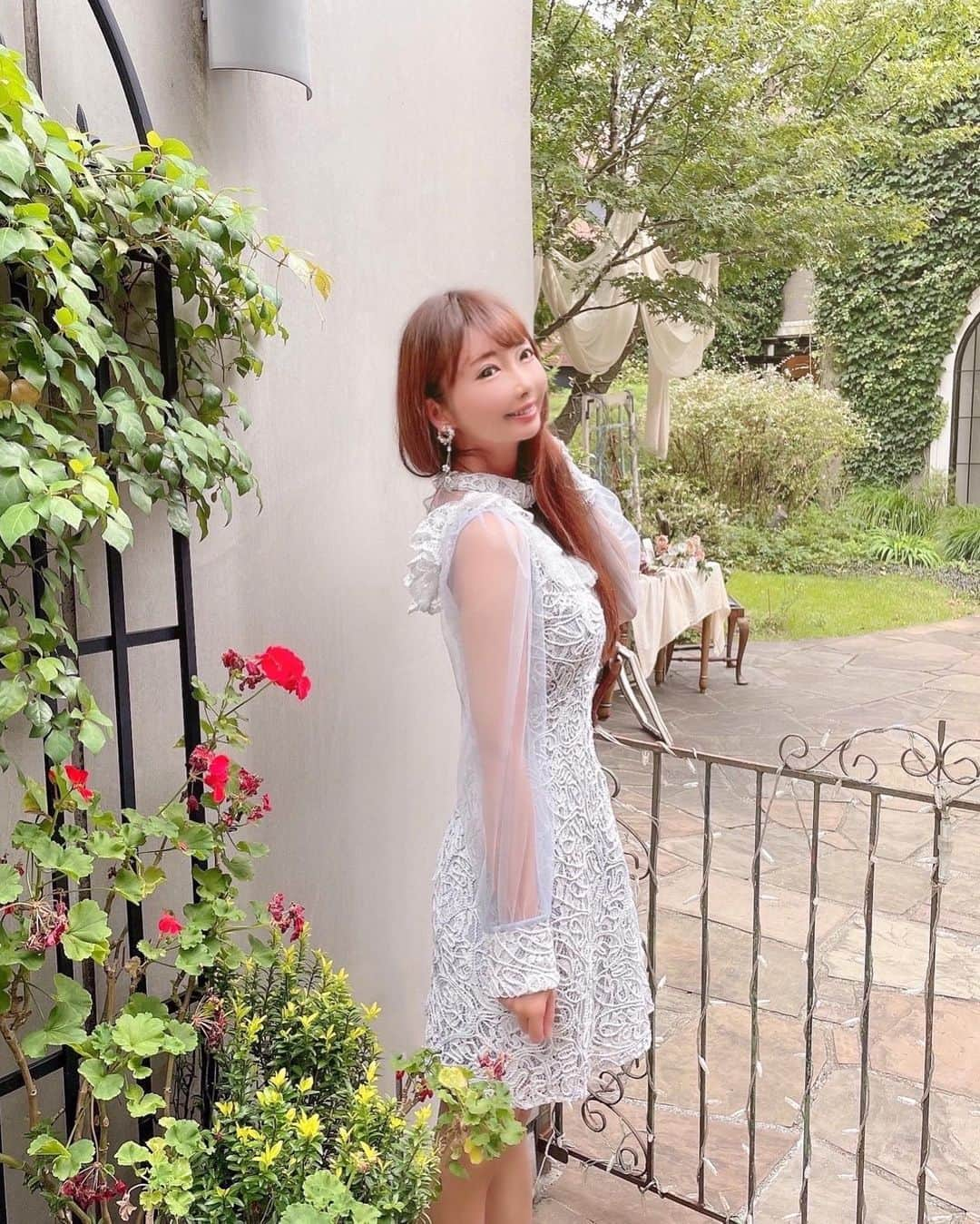 坂地久美さんのインスタグラム写真 - (坂地久美Instagram)「ここホント雰囲気素敵だったぁ🌹  一階がチャペルで、お城でランチしてるみたいな気分になったよ🥺💕  ※撮影時のみ、マスクを外してます。  今日からロケ撮影に来てます❤️  ロケ撮影の写真はまたアップしま〜す📸🎬🌈  #tokyowhiskylibrary #表参道 #表参道ランチ #表参道レストラン #グルメスタグラム #インスタ映え #インスタ女子 #kumisakachi #sakachikumi #坂地久美」10月4日 12時07分 - sakachikumi