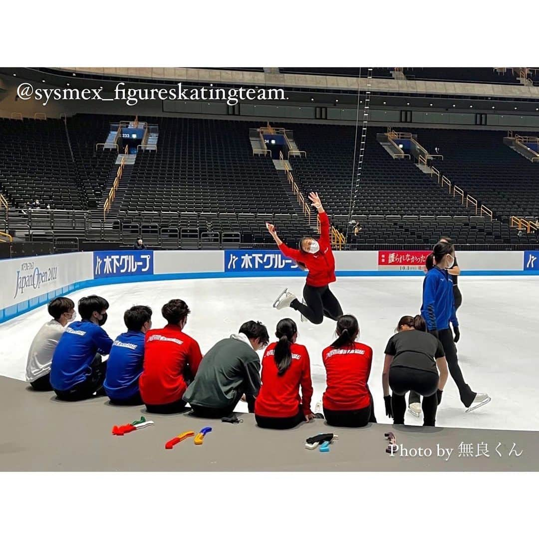 三原舞依＆坂本花織さんのインスタグラム写真 - (三原舞依＆坂本花織Instagram)「⁡ ⁡ 10/2(土),3(日)に開催されたJapan Open 2021、Carnival on Ice 2021に出場、出演した坂本選手からメッセージが届きました💌 ⁡ *********************** Japan Open 2021、Carnival on Ice 2021が無事に終了致しました！ 今回新しいフリーで臨むことができ、新たな発見が沢山ありました。 まだ噛み合っていない感じがしますが、急ピッチで仕上げれるように頑張ります！ この試合から4週連続で試合があるので、体調万全でどの試合も挑めるように頑張ります！   この度は会場に足を運んで見に来てくださった方、画面越しで見てくださった方、本当にありがとうございました！！   チームブルーのみんなおめでとう💎 チームレッドのみんなありがとう♥️ 選手みんなが怪我なく病気なく今シーズン乗り切れますように🌱Good luck💪🏻   ※撮影の時のみ息を止めています。  #坂本花織  #kaorisakamoto  #figureskating  #figureskater  #sysmex_figureskatingteam」10月4日 12時55分 - sysmex_figureskatingteam