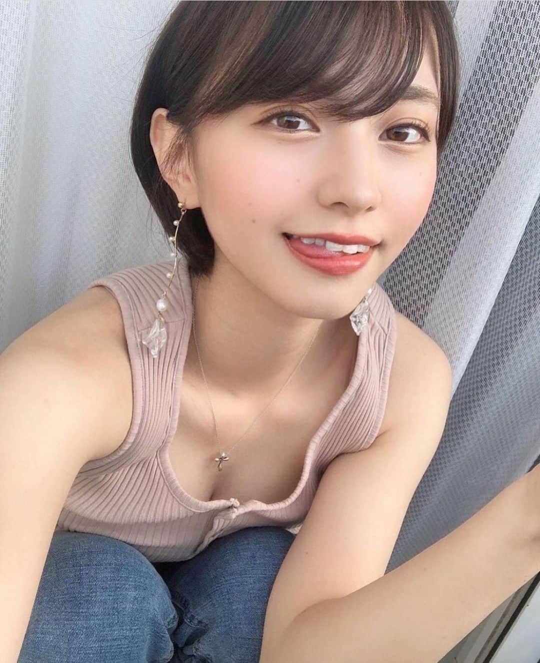 美女色気図鑑のインスタグラム：「どうも美女色気図鑑です！💕 ＊ ＊ 今回ご紹介するのはこの方‼️ ＊ ＊ とっても可愛い！！🙈💕 お人形さんみたいな綺麗さですね😍💕 ＊ ＊ 他にも素敵な投稿がたくさんあります！✨ ＊ 皆さんも是非チェックしてみてね🧸 ＊ ＊ 明日の投稿もお楽しみに！！ ＊ ＊ #色気 #可愛い #綺麗 #かわいい #写真集 #モデル #美肌 #笑顔 #スタイル抜群 #可愛い #可愛すぎ #会いたい #天使 #美女 #美人 #美しい #清楚 #スタイル #色白 #スタイル抜群 #美脚 #素敵 #カワイイ #応援」