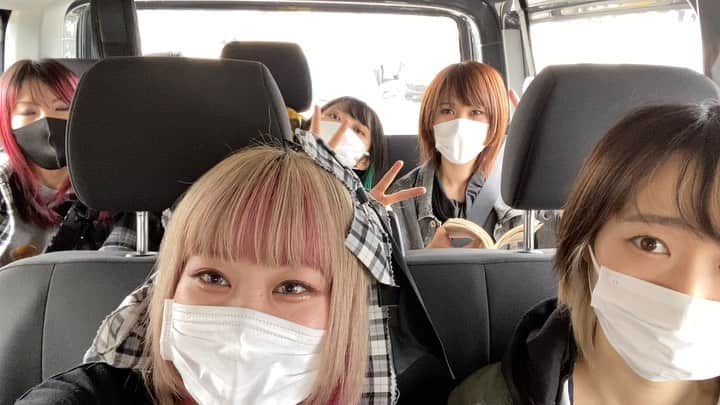 BRIDEARのインスタグラム：「We're on our way to the venue in Paris!  #BRIDEAR #ITDFtour」