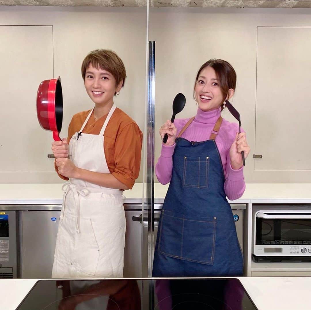 小沢真珠さんのインスタグラム写真 - (小沢真珠Instagram)「料理研究家の和田明日香さんにお料理を教えて頂きました！  明日朝8時から放送の「めざまし8」の中のコーナーでOAしますので是非ご覧ください。  お料理って楽しい♪  #めざまし8  #フジテレビ #和田明日香さん #勉強になりました♪」10月4日 11時47分 - maju_ozawa