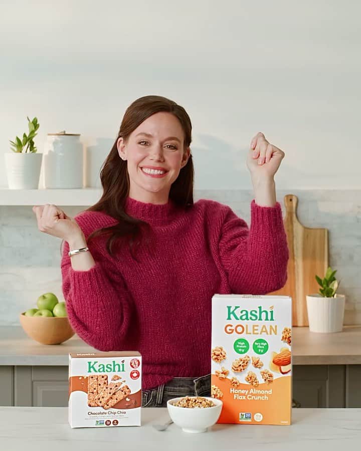 テッサ・ヴァーチュのインスタグラム：「All of the good stuff in all of my favourite stuff 🌱🥰   @kashi_ca snacks and cereals are the best way to start my morning 🥱🧘🏻‍♀️ … and perfect for when I’m on-the go 💃🏻🤸🏻‍♀️ #Kashi_Partner #FullOfLife」