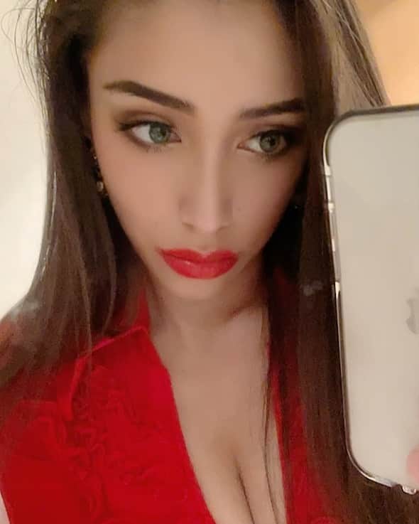 SORAのインスタグラム：「自分らしく世界を変えていこ😉💓  本当の自分はどんなだったっけ！？ 純粋な気持ちいつのまに覚めた心に。 冷めきった頃に自分を変える何かに出会い そしていつのまに愛に包まれて…  自分らしく誇らしく思うがままに🕊 #スピリチュアル#ヒーリング #霊気ヒーリング #霊気療法 #スピリチュアルメッセージ #浄化 #愛  #タロット #タロットカード #チャネリング #天使  #summer #セキュリティ #⚜#フィットネス #フィットネス女子 #トレーニング #減量中 #ダイエット #オーガニック ##ナチュラルフード #ナチュラル #自然 #beach  #fitness #training #trainingbooty #hipstergirl」