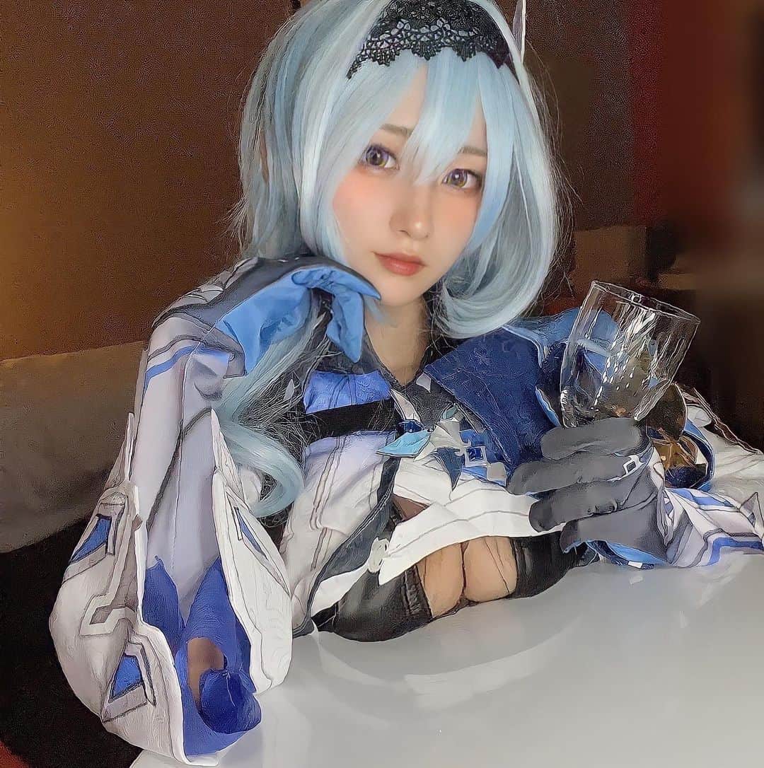 てーらのインスタグラム：「レディーが話してる時はお酒を置いて目を見なさい……もぅ…… ❄️  #eula #eulacosplay #エウルア #優菈 #エウルアコスプレ #エウルア・ローレンス #eulagenshinimpact   #genshinimpactcosplay  #genshinimpact #原神コスプレ #原神  #角色扮演  #原神角色扮演   ‪‪#cosplay_style #大学生 #フォローミー #followｍe #japanesegirl #女子大生 #カメラマン募集 #カメラマンさんと繋がりたい #被写体になります #被写体モデル   #カメラマン募集 #カメラマンさんと繋がりたい #被写体になります #被写体モデル #被写体希望 #cosplay #コスプレイヤー」