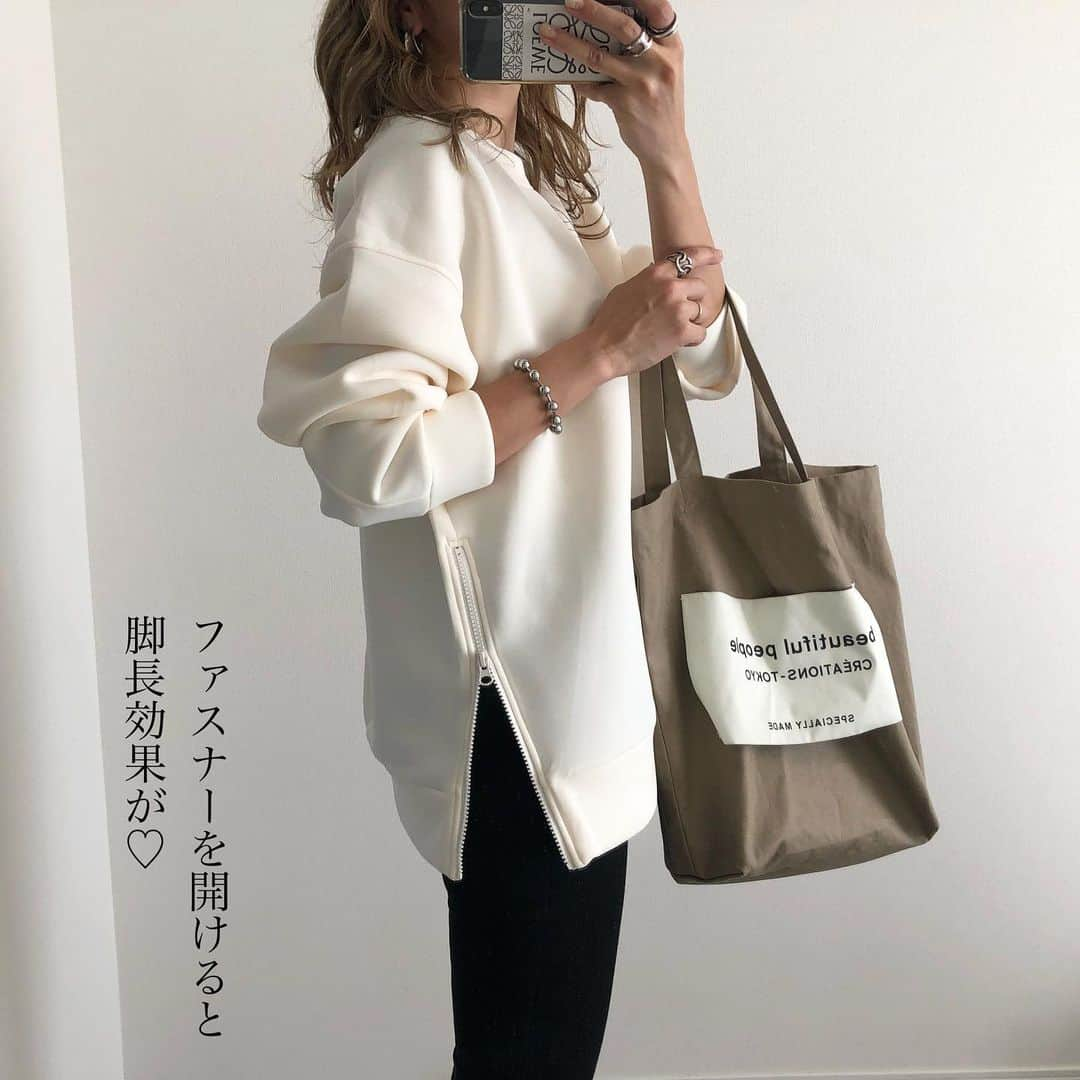 Miyoさんのインスタグラム写真 - (MiyoInstagram)「【UNIQLO×theory 着回し4コーデ❤︎】 着用アイテム・品番などの詳細はswipe▷▷▷ ⁡ UNIQLO×theoryの発売初日に オンラインでgetした #ウルトラストレッチドライスウェットプルオーバー ❤︎ 今オンラインでは完売状態ですよね😭 完売早すぎてビックリ🙌🏻 ブラックも欲しいなぁ…💭 ⁡ 即完売した大人気のスウェットを 着回してみました🥰 もっちりした生地で適度にハリがあって 高見えするスウェットです❤︎ 着回しがきくので1枚あると便利かも✨ ⁡ ⁡ スウェット…#UNIQLO#theory ボーダーニット…#ZARA デニム…#ユニクロ プリーツスカート…楽天roomに載せてます カラーパンツ…しまむら バッグ(左から)…#celine#beautifulpeople#vasic#しまむら スニーカー…#コンバース ブーツ(左)…#ザラ 昨年　(右)リエディ ブレスレット…楽天roomに載せてます ⁡ ⁡ ⁡ ⁡ ⁡ #UNIQLOtheory#ユニクロセオリー#ユニクロ新作#ユニクロ購入品#ユニクロコーデ#しまむらコーデ#しまパト戦利品#ザラコーデ#ザラジョ#ママファッション#ママコーデ#プチプラコーデ#プチプラファッション#大人カジュアル#カジュアルコーデ#きれいめカジュアル#シンプルコーデ#秋コーデ#骨格ウェーブ ⁡」10月4日 21時46分 - miyopu