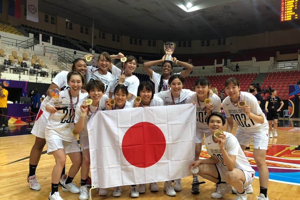 藤堂なな子さんのインスタグラム写真 - (藤堂なな子Instagram)「． ASIA CUP 2021 優勝🏆5連覇🖐  チームメイト、スタッフの皆さんには感謝で溢れかえってます。 また良い景色を見られるようにこれからも頑張ります！  沢山の応援ありがとうございました！  #fibaasiacupwomen  #akatsukifive」10月4日 21時58分 - todonanako