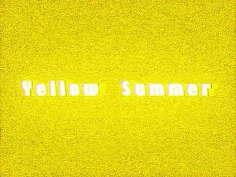 YeYeのインスタグラム：「💫WORKS💫  先日ストーリーズでもお知らせさせていただきました、咖喱山水さん（ @curry_sansui ）のプロジェクトTurmelic Manの楽曲「Yellow Summer」にてささやかにコーラスと声（滅多とない、初めてかも）参加させていただきました。  折坂悠太さんの重奏メンバーであるギタリスト、山内弘太さん（ @kkoottaa ）作曲プロデュースにより手掛けられたこの楽曲、スパイスを彷彿とさせるような、混沌とした世界観があらゆる角度からピヨンピヨン飛び出してきて、惑わされながらもちゃんと真ん中を歩いているような、出汁がきいているようできいていない、透き通っているようで透き通っていない、山岡さんこれは一体... という感じで心臓の奥のほうを両手で掬われる形で成立しているところ、さすがで感服です。  おなじく折坂悠太さんのサポート等でご活躍の波多野敦子さん（ @ah___ha ）とも間接的にご一緒させていただきまして光栄でした。  そして極め付けは、中村佳穂ちゃんやSawa Angstromでご活躍の井上里緒奈さん（ @rionainoue ）によるビデオ！なんだこれは！好きすぎる。終盤にやってくる最後のエモさ（観て）含めて、やはりこれは心に訴えかける何かが渦巻いたプロジェクトだったんだと、りおなちゃんのビデオを観て最後の答えがわかりました。  YouTubeにて「Turmelicman」と検索すると出てきます。ぜひです。」
