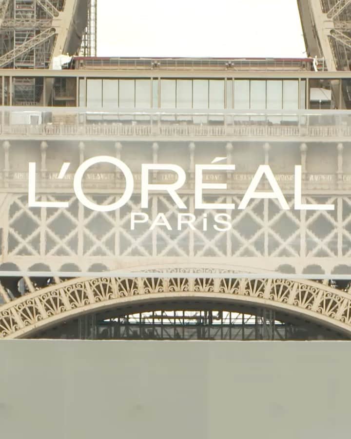アジャ・ナオミ・キングのインスタグラム：「I can’t even begin to describe how amazing this felt, but I’m sure you can see it on my face. Loved this so much ♥️♥️♥️  Thank you  @lorealparis for this incredible fashion show in full celebration of all of us being #worthit !!!」
