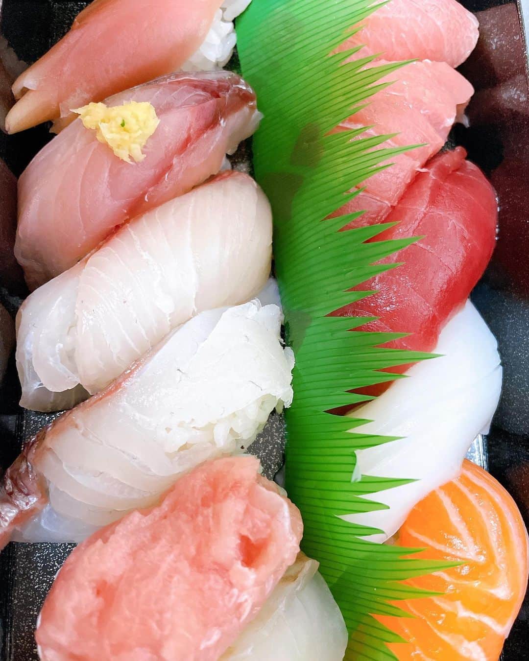 大空スバルのインスタグラム：「お寿司たべる！=͟͞🍣 わーい！！！」