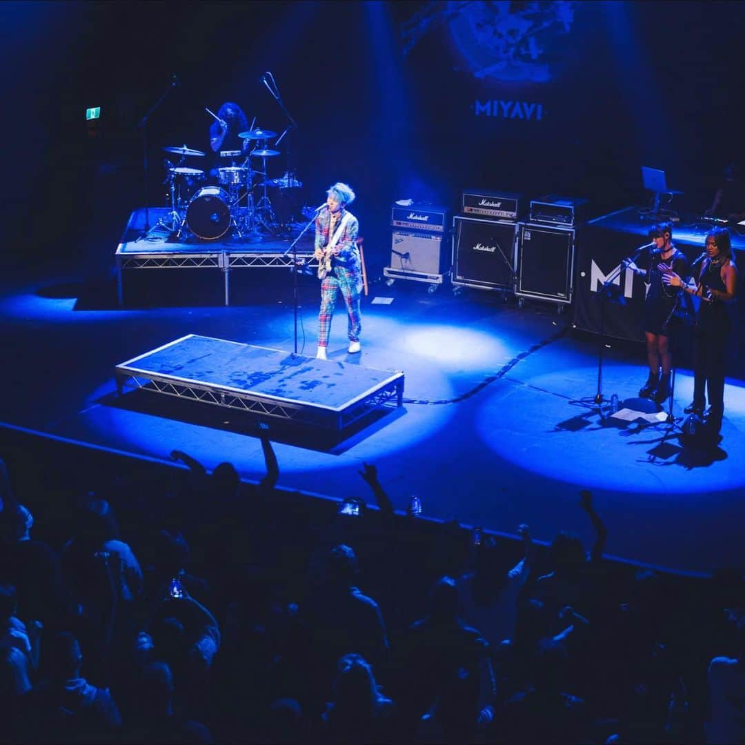 雅-MIYAVI-さんのインスタグラム写真 - (雅-MIYAVI-Instagram)「One of my fav venues in the world. Great n honored to be back. Thxx Vancouver, you guys were on fire 🔥🔥😱🎸Next up, Seattle!!!!!   世界中にいくつかあるお気に入り(？)の会場の一つ、ヴォーグシアターにて。また帰って来れて嬉しかった。次はシアトル！  #MiyaviImaginary」10月4日 22時38分 - miyavi_ishihara