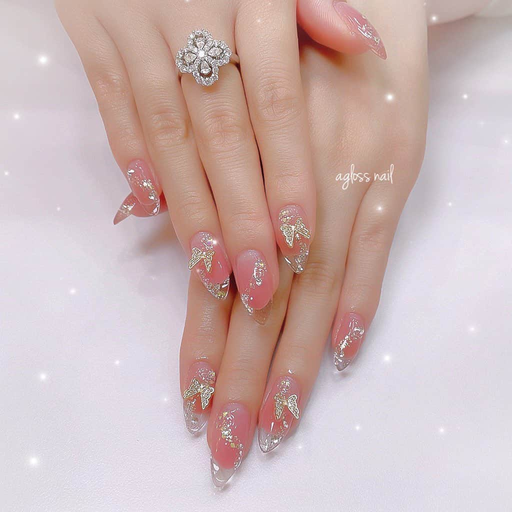 本多胡桃のインスタグラム：「きゅん♡  ネイル見るたびにきゅん🥺💕 @agloss_nail   #aglossnail#nail#gelnails#クリアフレンチ#アグロスネイル#六本木#ことねいる」