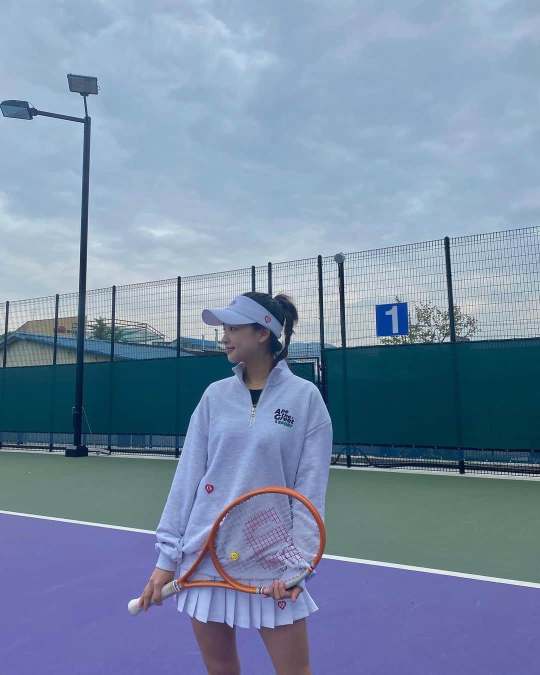 ソン・ヨンジェさんのインスタグラム写真 - (ソン・ヨンジェInstagram)「요즘은 테니스가 제일 재밌다😆💛」10月4日 13時56分 - yeonjae_son