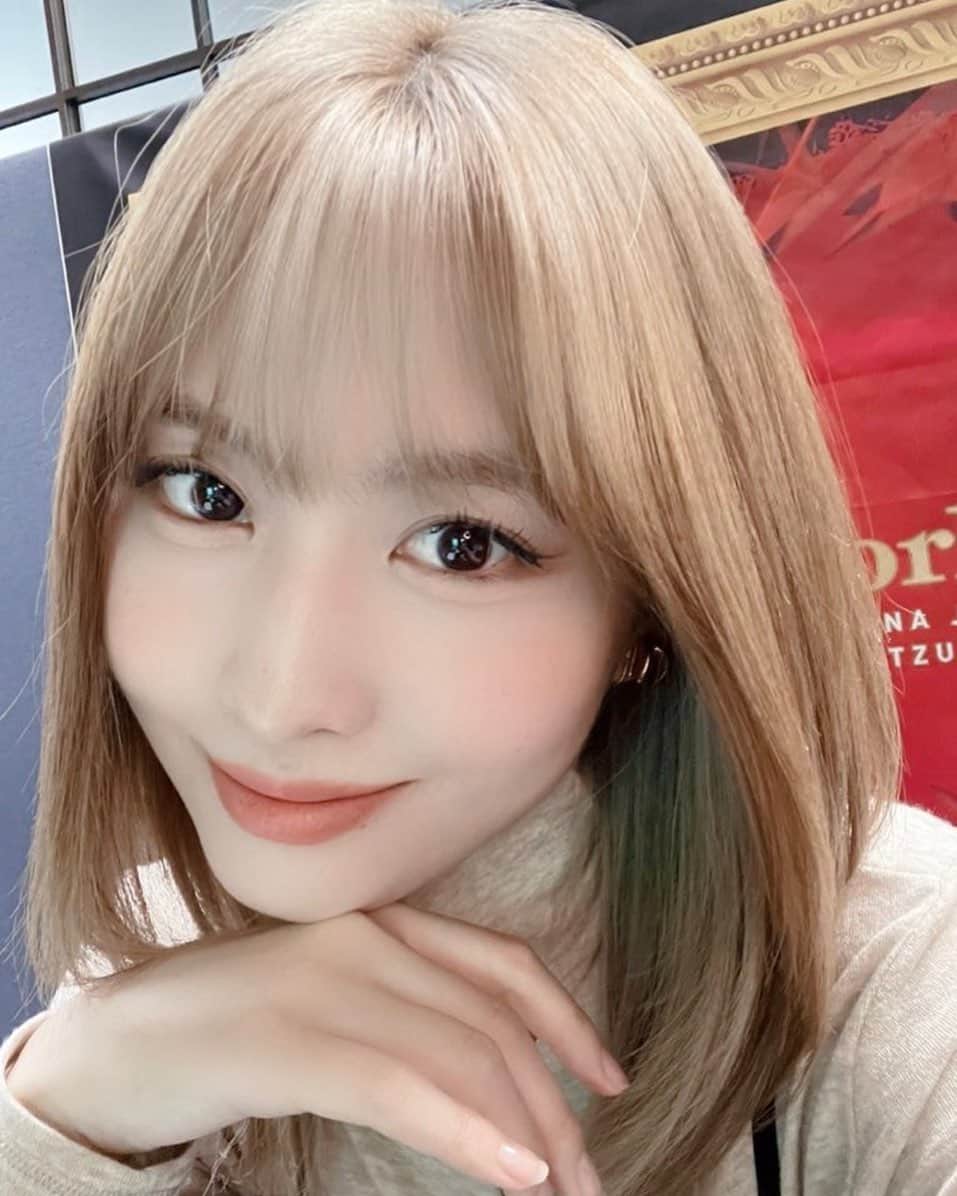 モモのインスタグラム：「♡ [Update] 211003 - Staff Blog Update    -  #MOMO #트와이스 #모모 #平井もも #もも #TWICE © owner」