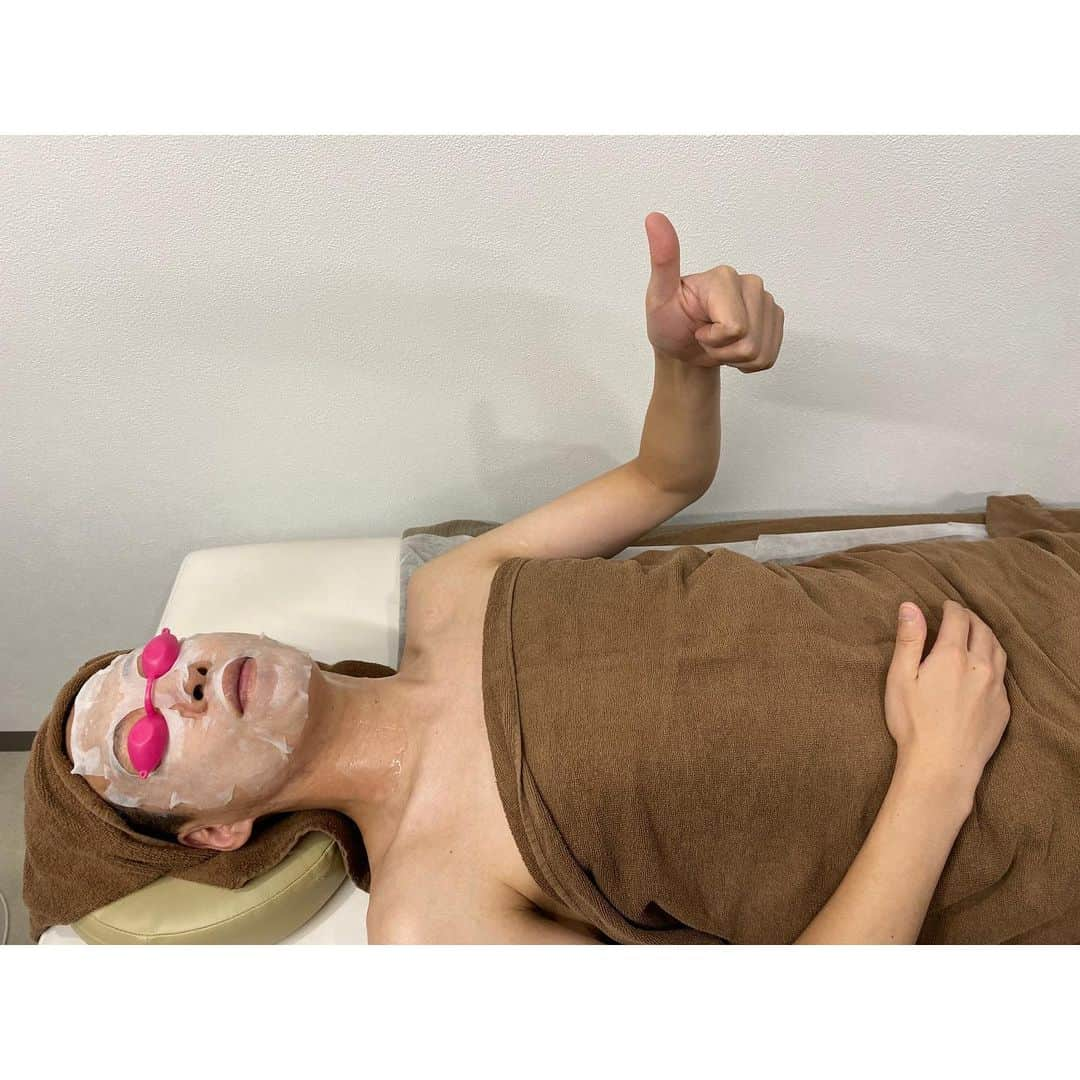 元木敦士さんのインスタグラム写真 - (元木敦士Instagram)「今日はお肌のメンテナンス＆脱毛🙆‍♂️  いつもお世話になってる 美容サロンbijou（ビジュ）さん😊  ありがとうございます！  これでモノマネ力と歌唱力アップです！  今日も仕事頑張ります🙆‍♂️  #bijou 脱毛 #bijou 美容」10月4日 17時01分 - moppun0523