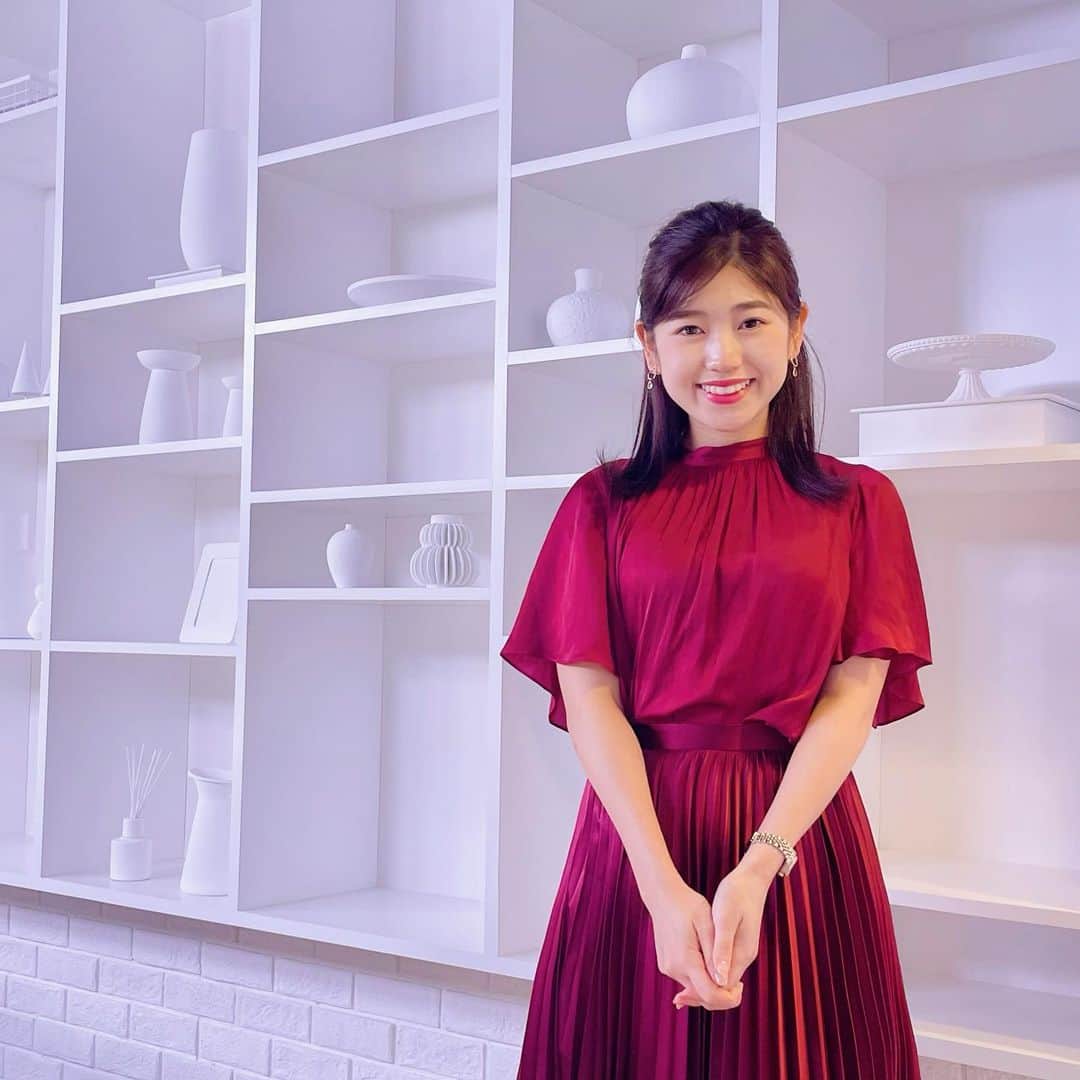 高橋幸のインスタグラム：「きのうの衣装は大人色でした🍇🍷💜 #fallfashion #ワインレッド #秋色」