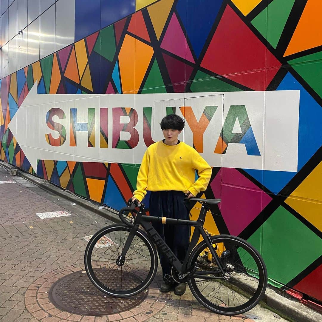 のインスタグラム：「新しい自転車キモチエエ〜🚴‍♂️🚴‍♂️🚴‍♂️  #八王子で盗られたLEADER #前回は許す #今回盗ったやつはまじはっ倒す #百合子さん外に出させてくれてありがとう今度奢らせて #leaderbikes  @leaderbike」