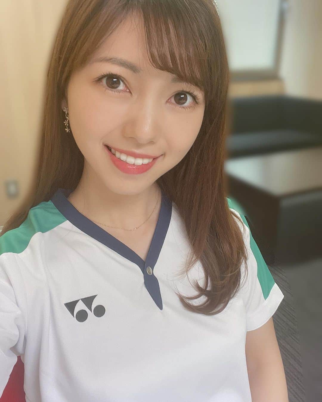 川又智菜美のインスタグラム：「🤍お知らせ🤍 ⁡ WOWOWのテニス情報番組、 「週刊テニスNAVI」のナビゲーターを 務めさせていただくこととなりました🎾 ⁡ テニスの最新情報をたっぷりお届けするこの番組… 私自身ずっと観ていたのでとても嬉しいです🥺 その分かなり緊張…！！ ⁡ 全力でお伝えしていくので どうぞよろしくお願いします💕 ⁡ このあとよる8:40〜ぜひご覧ください☺️ ⁡ 👕 @yonex_tennis  ⁡ #WOWOW #テニス」