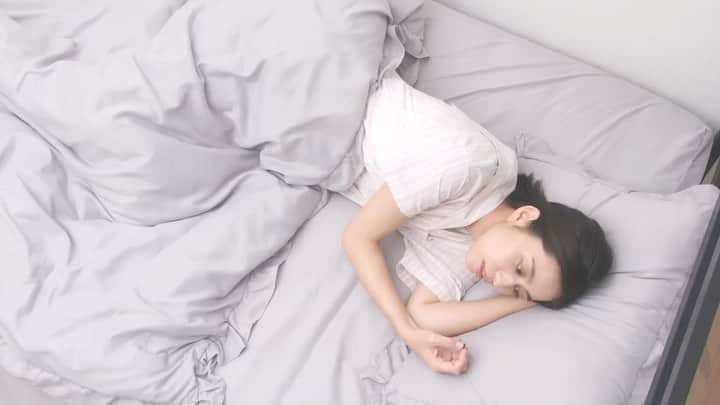 大見謝葉月のインスタグラム：「オンライン習い事サイト Cafetalk 「明日、新しい自分に出会える！篇」のWeb CMに出演中です✨  実際に体験したけど家にいながら自分の好きな事を学ぶ事ができて楽しかったし、習い事のジャンルが驚くほど多かった！！  今の時代にピッタリでオススメなので是非チェックしてみて下さ〜い❤️💜  #cafetalk #webcm」