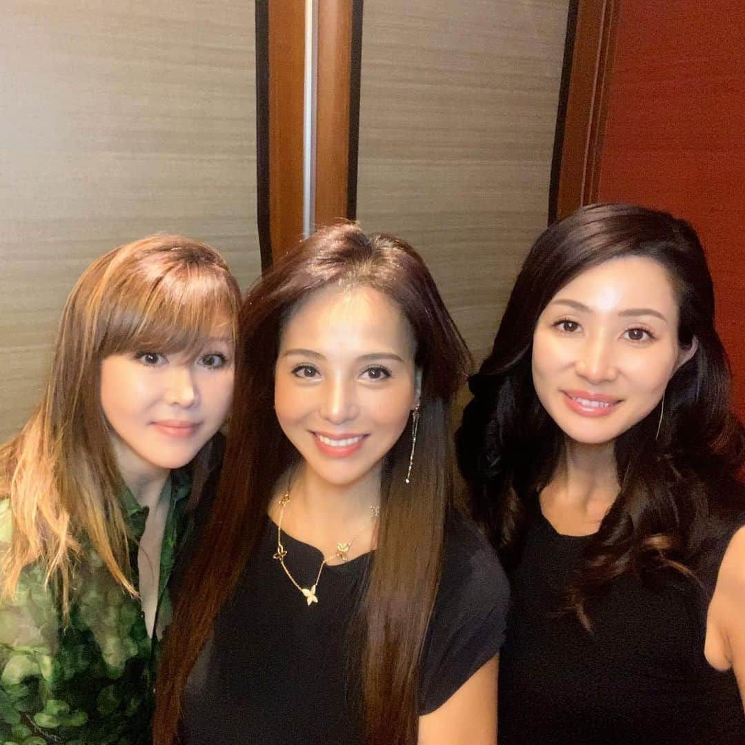 麻美さんのインスタグラム写真 - (麻美Instagram)「前回は富麗華💓 今回は中国飯店市ヶ谷 ． すっかりハマる中華💓 ． 美味しくて💓楽しくて💓 本当に楽しい時間だった🥰 ． サリさんなっちゃん ありがとう😊😊😊 ． #グルメ #ランチ #delicious  #lunch #funtimes  #enjoy」10月4日 19時38分 - mami0s