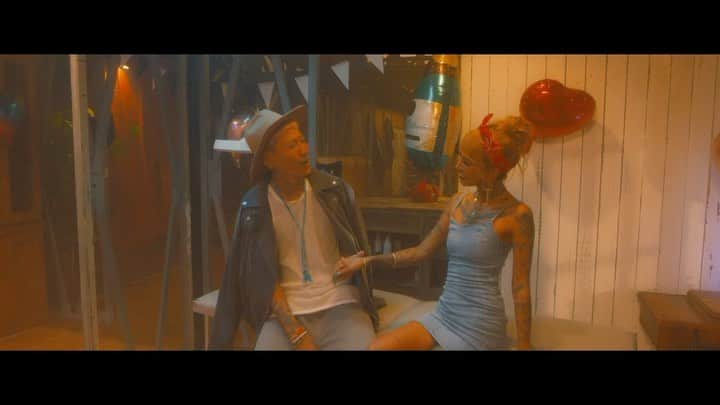 Staxx Tのインスタグラム：「CREAM - Tattoo [Music Video] 公開📺⚡️❤️‍🔥 出演してくれたタトゥーボーイズ & タトゥーガールズに🙌🏽🙌🏽🙌🏽 ⁡ リンクはストーリー or プロフィールから✌🏽 ⁡ Directed by @tatsuaki_no1  ⁡ 早くライブで歌いたい🔥 ⁡ #CREAM #Tattoo」