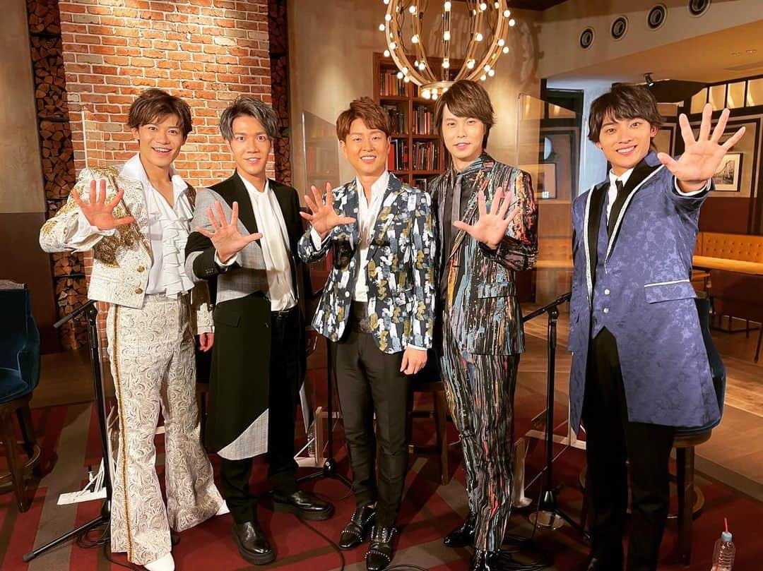 中澤卓也さんのインスタグラム写真 - (中澤卓也Instagram)「今日は「次世代 神ファイブ歌謡SHOW！」の収録でした〜🙆‍♂️✨ 集まるのは今日で2回目！今回も歌はもちろん、ドタバタトークもあります。笑 皆さん、お疲れ様でした！ 放送お楽しみに〜🙆‍♂️✨  #神ファイブ #番組収録 #お疲れ様でした #パクジュニョン さん #松尾雄史 さん #辰巳ゆうと さん #新浜レオン さん #約束 #中澤卓也」10月4日 20時00分 - takuya_nakazawa.118