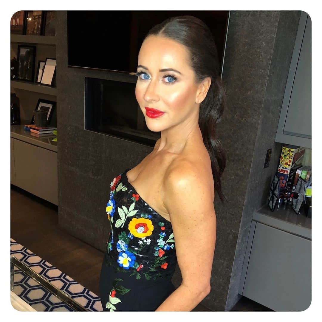 ジェシカ・ブラウンスタインのインスタグラム：「Date night finally  accomplished!!!! What’s your favorite look? 1, 2 ,3 or 4」
