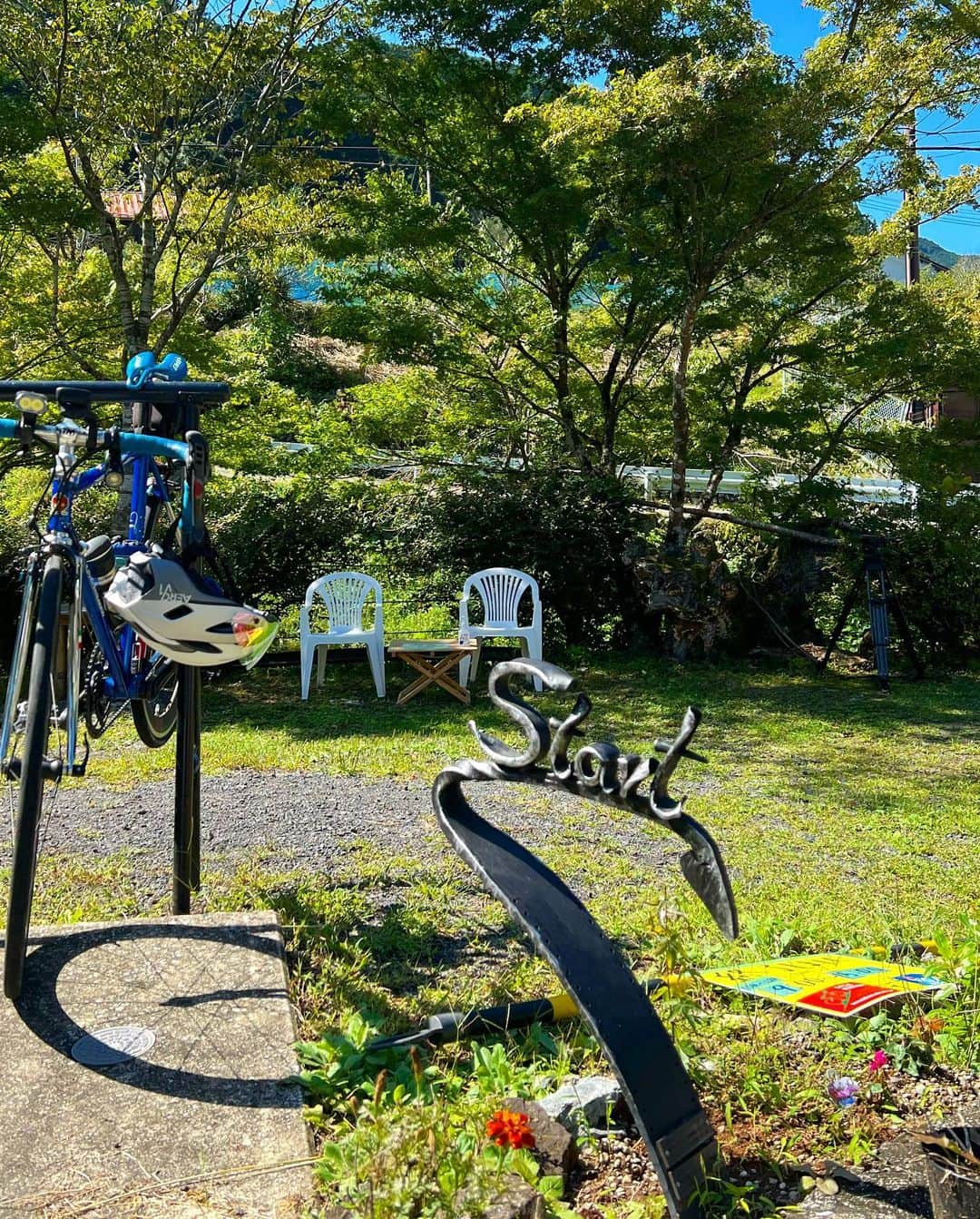 佐野真彩さんのインスタグラム写真 - (佐野真彩Instagram)「自転車ロケ🚵‍♀️ 今月はヒルクライムレースが開催されている成木地区からスタートし小曾木地区へ。  成木は自転車乗りの方のメッカということで、この日も自転車・トレイルラン・バイクなどアウトドアアクティビティを楽しまれている方が沢山いらっしゃいました👟  そんな方々の憩いの場として作られた【成木の家】🏠 こちらは美味しいコーヒーがいただけたりシャワー室があったりとアクティビティをされる方々に嬉しい施設🌿  川に隣接しているので、動画のような楽しみ方も出来ます。笑  成木に行かれる際のオススメスポットです☺️  続きは番組でご覧ください📺  この投稿の1枚目をどの写真にするか悩みストーリーズで質問させていただきました💕DMも沢山届いて、自分では気付かない視点が知られて面白かったです、ありがとうございました🥰  白のパーカーは　@jackwolfskin.jp です。 アウトドアにオススメのブランド👍  #成木　#tcn #成木の家　#ヒルクライム #ヒルクライムレース　#トレイルラン　#自転車女子　#自転車番組　#cycling #jackwolfskin #ルルレモンレギンス #トレーニングウェア　#キャスター　#多摩ケーブル　#多摩ケーブルネットワーク」10月4日 20時16分 - sano.maya