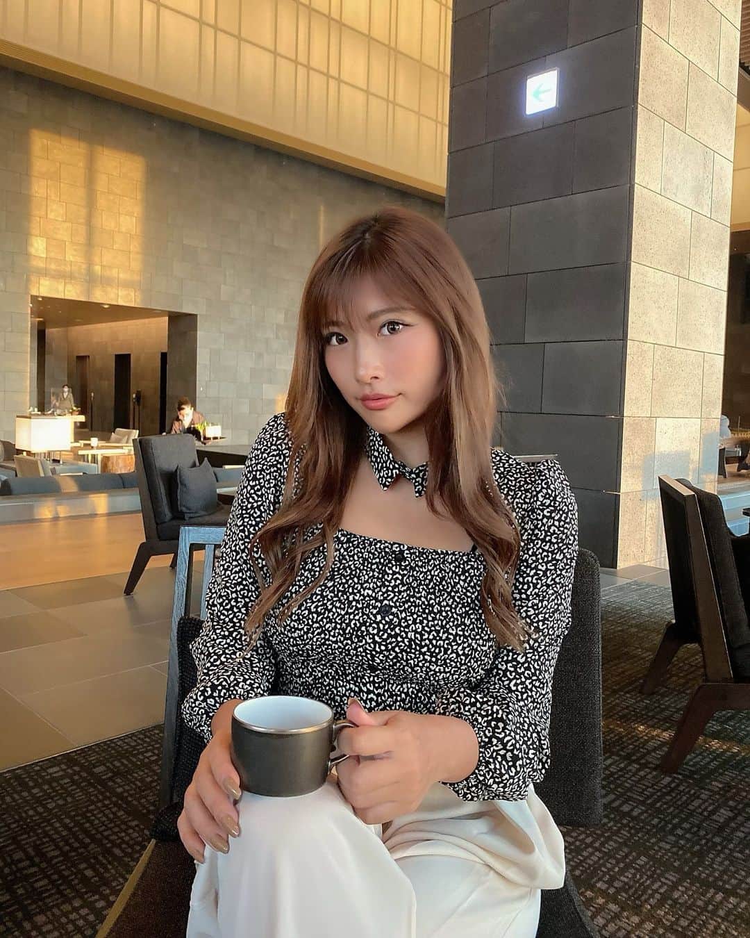 りさぶーのインスタグラム：「１０月もよろしく🖤🐻 #amantokyo」