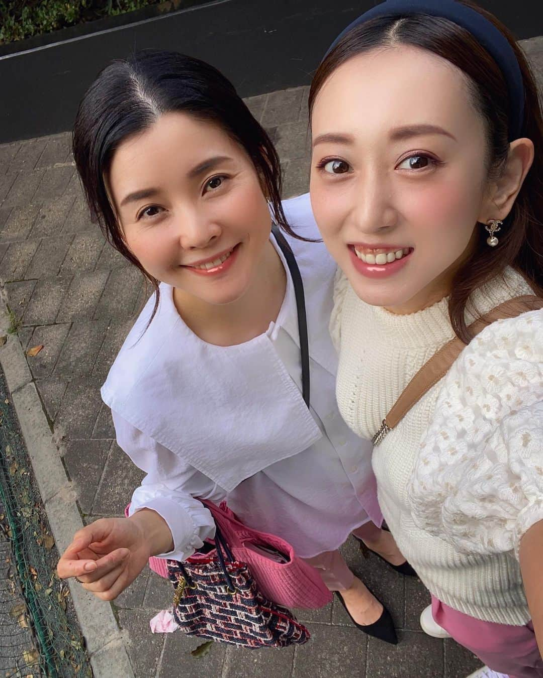 中西麻里衣さんのインスタグラム写真 - (中西麻里衣Instagram)「3ヶ月ぶりに会えた〜♡ そしたらまさかの…お互い白トップス➕ピンクパンツ❕ まさかの全身かぶりという気の合い方✨さすが親友様😏 楽しい時間でした☕️」10月4日 20時24分 - 87marii