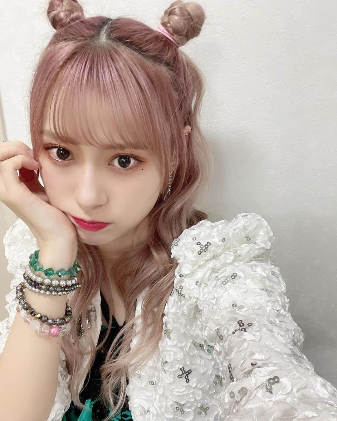 生田衣梨奈のインスタグラム：「えっ！ 自撮りいい感じに撮れたんじゃない？？ ⁡ ⁡ #morningmusume21 #モーニング娘21 #helloproject  #顔面国宝 #えりぽんかわいい #アイドル 存在が #インスタ映え #かわいい #Love #beauty #followme #makeup #Instagram #生田衣梨奈のVSスポーツ #메이크업 #얼스타그램 #ig_Japan #BLACK #福岡  #コンサート #Follow #ティアラ #ELEYVSGOLF #ヘアアレンジ #いいね #生田衣梨奈 #l4l #골프 #SELFIE #셀카」