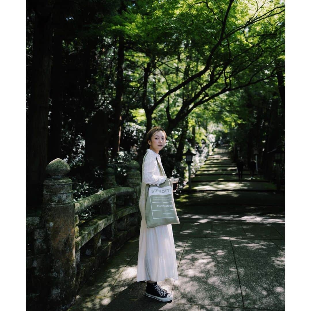 高山都さんのインスタグラム写真 - (高山都Instagram)「美しい緑の日でした。 偶然にも、着ていた白くて少し透けるワンピースがよく似合った。 @todayful_」10月5日 8時07分 - miyare38