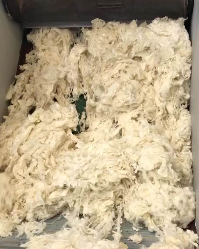のインスタグラム：「#WoolWeek2021 🐏  Lambswool is soft and delicate to the touch but has excellent insulation properties. It is also breathable, meaning that it regulates the temperature of the wearer more effectively.  #PringleScotland #lambswool #knitwear」