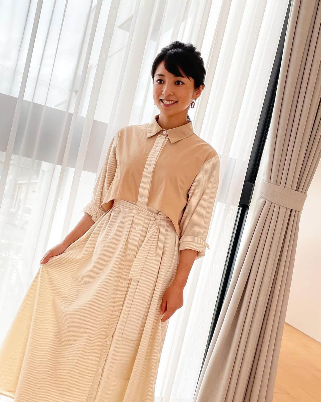 片岡安祐美のインスタグラム：「👗  トモニスタート「中性脂肪の減少をサポート」撮影時の衣装♪  坂本トレーナーとはるな愛さんと賑やかで楽しい撮影でした😆✨ 3ショット撮り損ねて残念。。。  @tomonistart   #トモニスタート  #坂本トレーナー  #機能性表示食品  #サプリメント  #ダイエット  #中性脂肪  #健康食品  #健康  #植物由来  #ツカモトコーポレーション」