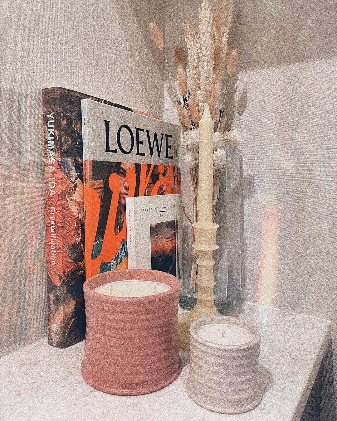 西内まりやさんのインスタグラム写真 - (西内まりやInstagram)「最近のお家時間は @loewe から新しく出たキャンドルで香りを楽しんでます〜🕯  器のキャンドルはテラコッタ製で、クリエイティブディレクターのジョナサン・アンダーソンによるデザイン。  複数の色とデザインの組み合わせで楽しめます😌  チェックしてね〜🕯  #LOEWEperfumes #LOEWE @loewe_perfumes」10月5日 16時37分 - mariya_nishiuchi_official