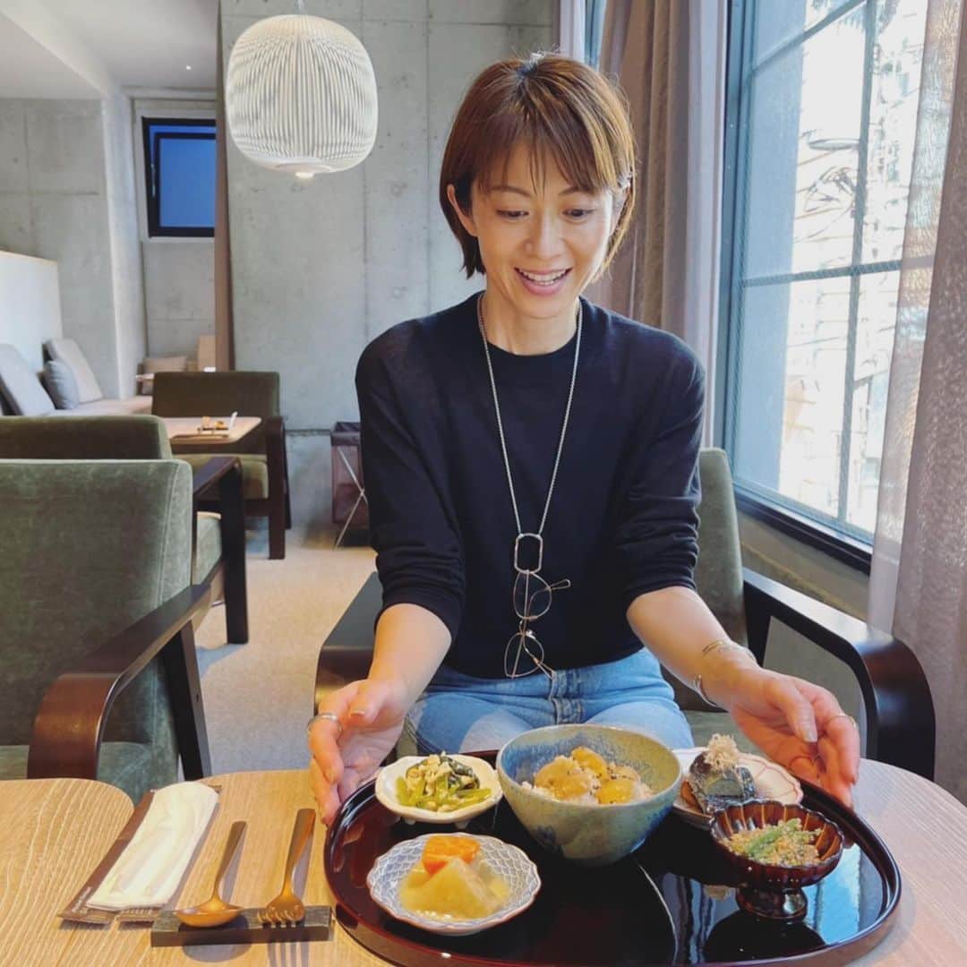 畑野ひろ子のインスタグラム：「@hisaya.lounge へ。 素敵な空間で、主人との貴重な時間。 京都のおばんざいと、楽しみにしていたモンブランを頂きました🌰😆 こういう時間て、幸せ❤️」