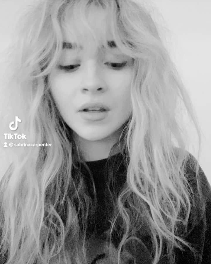 サブリナ・カーペンターのインスタグラム：「an original w/ maybe a title i don’t wanna tell u yet ♡」