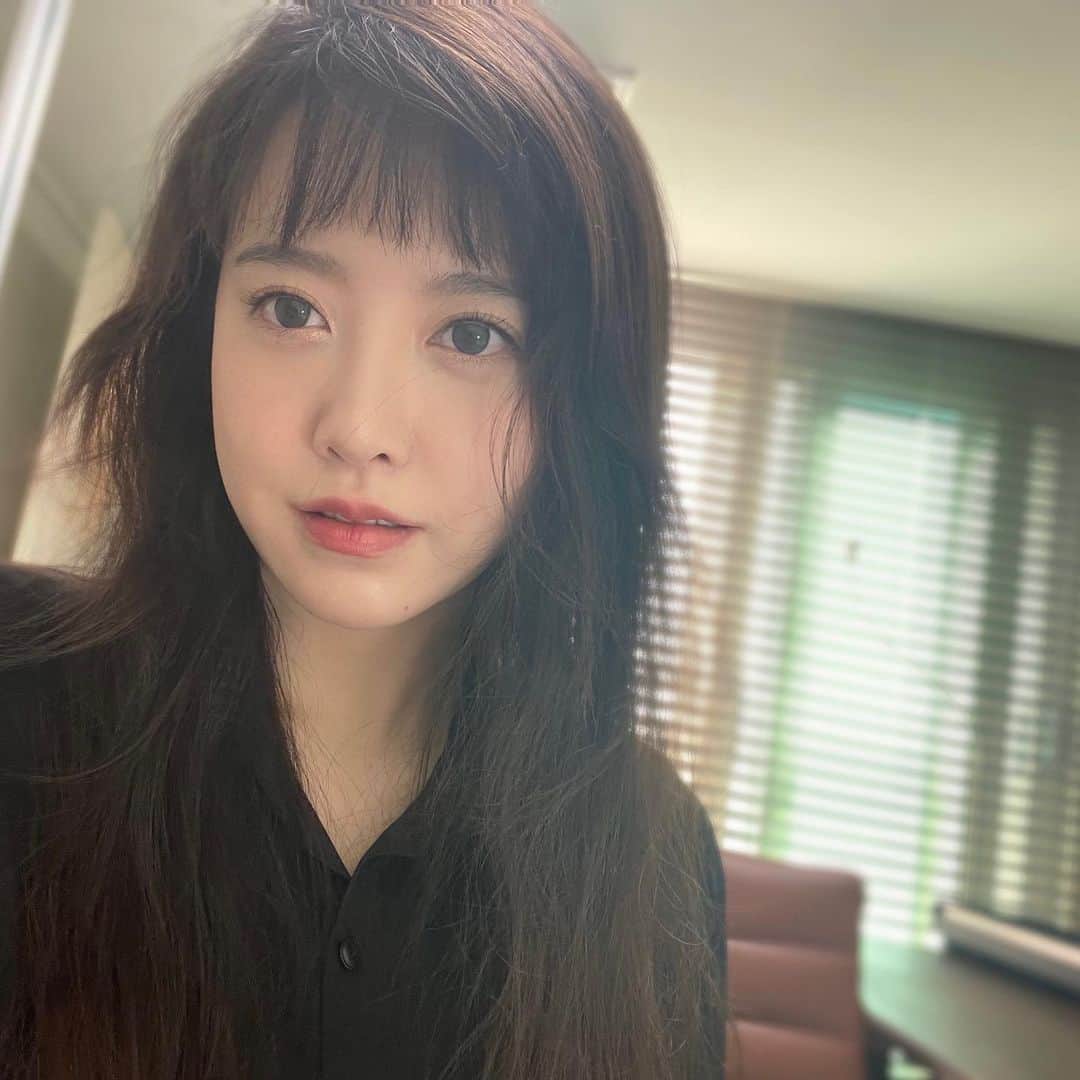 のインスタグラム：「저의 뉴에이지 음악들을 담은 <스튜디오 구혜선>편집하고 있어요. 러닝타임...한시간 반은 넘을듯해요. 조금 재미는 없는 다큐멘터리 영화가 될듯하지만 모쪼록 위로를 드리고자 열심히 제작하고 있어요. 아자!」
