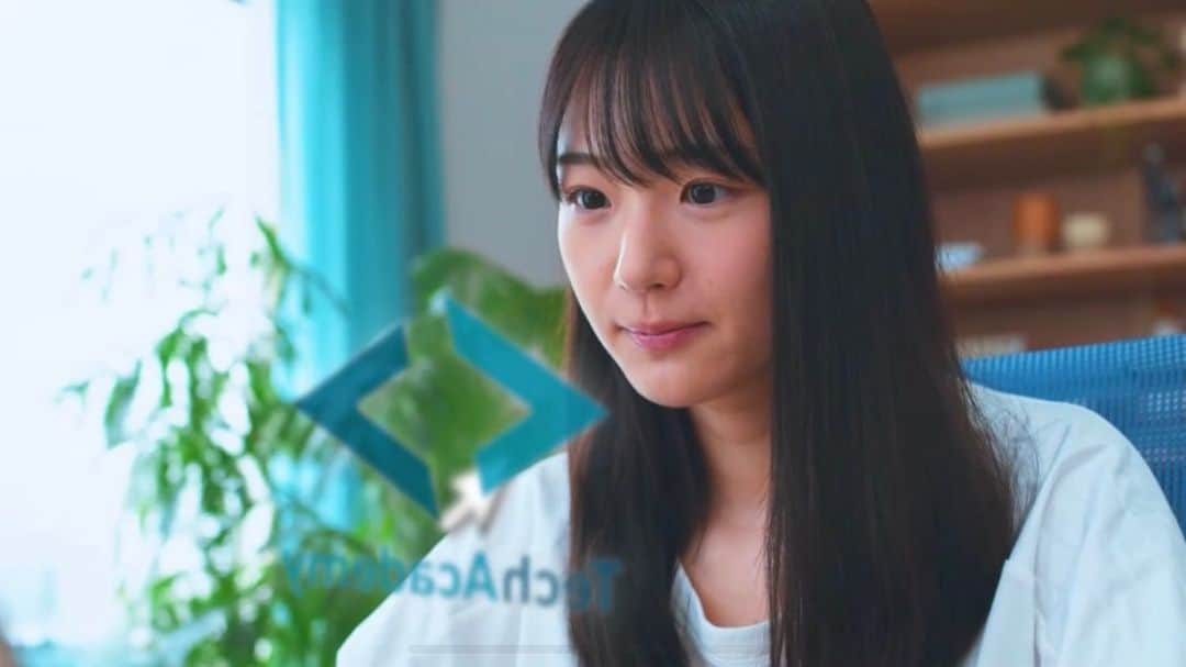 長谷川かすみのインスタグラム：「テックアカデミーの広告に出演させていただいております！  実は私、おうち時間で何かを学ぼうと思って、テックアカデミーでプログラミングの学習をしていたのです！ ご縁が繋がってとても嬉しかったです😊✨」