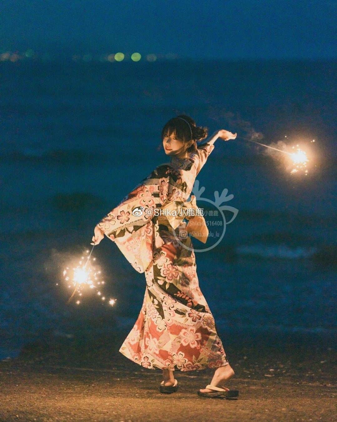 shikaさんのインスタグラム写真 - (shikaInstagram)「あと何度君と同じ花火を见られるかな」10月5日 12時18分 - shika.xiaolu_lu