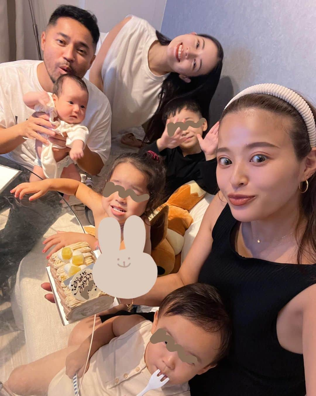 佐野真依子さんのインスタグラム写真 - (佐野真依子Instagram)「次男が産まれた日ははじめて @osayo_osayo familyの次女ちゃんに 会いに行った日でした👶🏼🤍 まさかこの数時間後に陣痛が来るとは、 赤ちゃん抱っこしたら可愛すぎて 気持ちが溢れてしまったようです笑 長男の時も照井家に遊びに行った夜に陣痛が来たので 私の中ではこのお家に来ると 陣痛が来るというジンクスができました🪄笑 長男同士も仲良く遊べるようになって 下の子は１ヶ月半違い🤍 ますます家族一緒に過ごすのが楽しみだ〜！！！ @osayo_osayo  @kenu_terui  照井familyいつもありがとう🙈」10月5日 12時59分 - sanomaisanomai