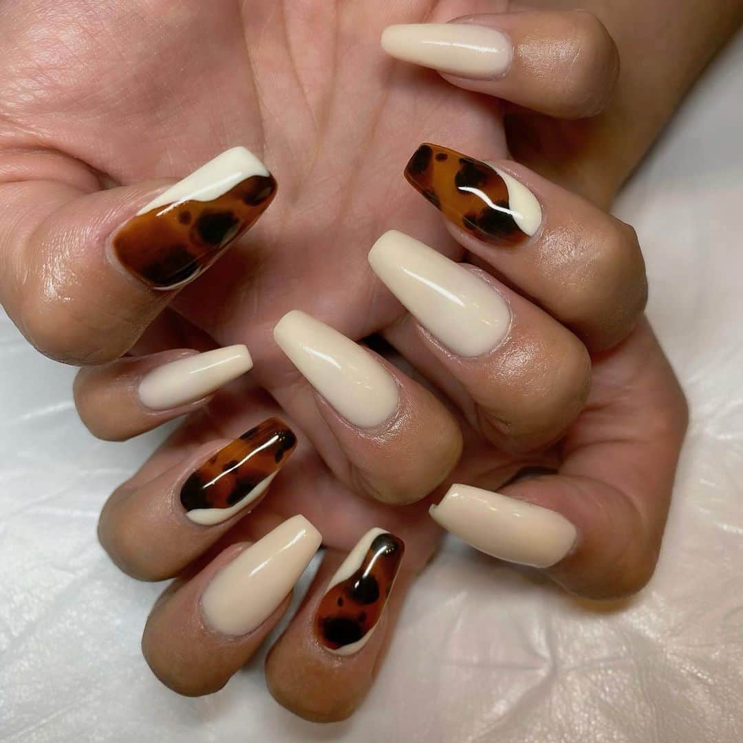 美月のインスタグラム：「new nail🧋🍨」