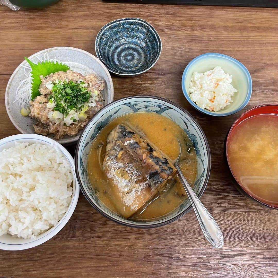 那須川天心さんのインスタグラム写真 - (那須川天心Instagram)「優雅な昼飯 うまさのあまり卓上調味料を全部倒してしまいました!」10月5日 14時24分 - tenshin.nasukawa