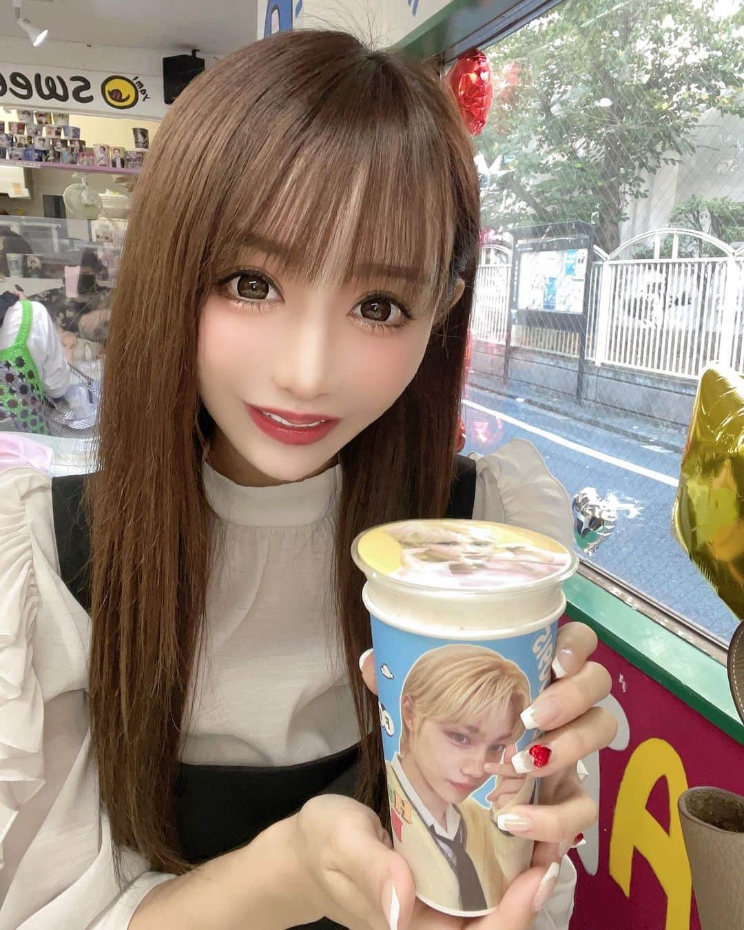 一條りおなさんのインスタグラム写真 - (一條りおなInstagram)「推しラテ☕️❤️ 可愛いラテ出来るとこ連れてきて もらったー٩(♡▽♡ )۶💕 . 大天使👼🏻Felix🏹と 私の好きな人マイキー🏍❤️ . #kpop #lateart  #straykids  #felix  #hyunjin  #danceracha  #ストレイキッズ #フィリックス #ヨンボク #ピリ子 #ヒョンジュン #東京卍リベンジャーズ  #佐野万次郎 #マイキー #推したち」10月5日 14時51分 - riona.i