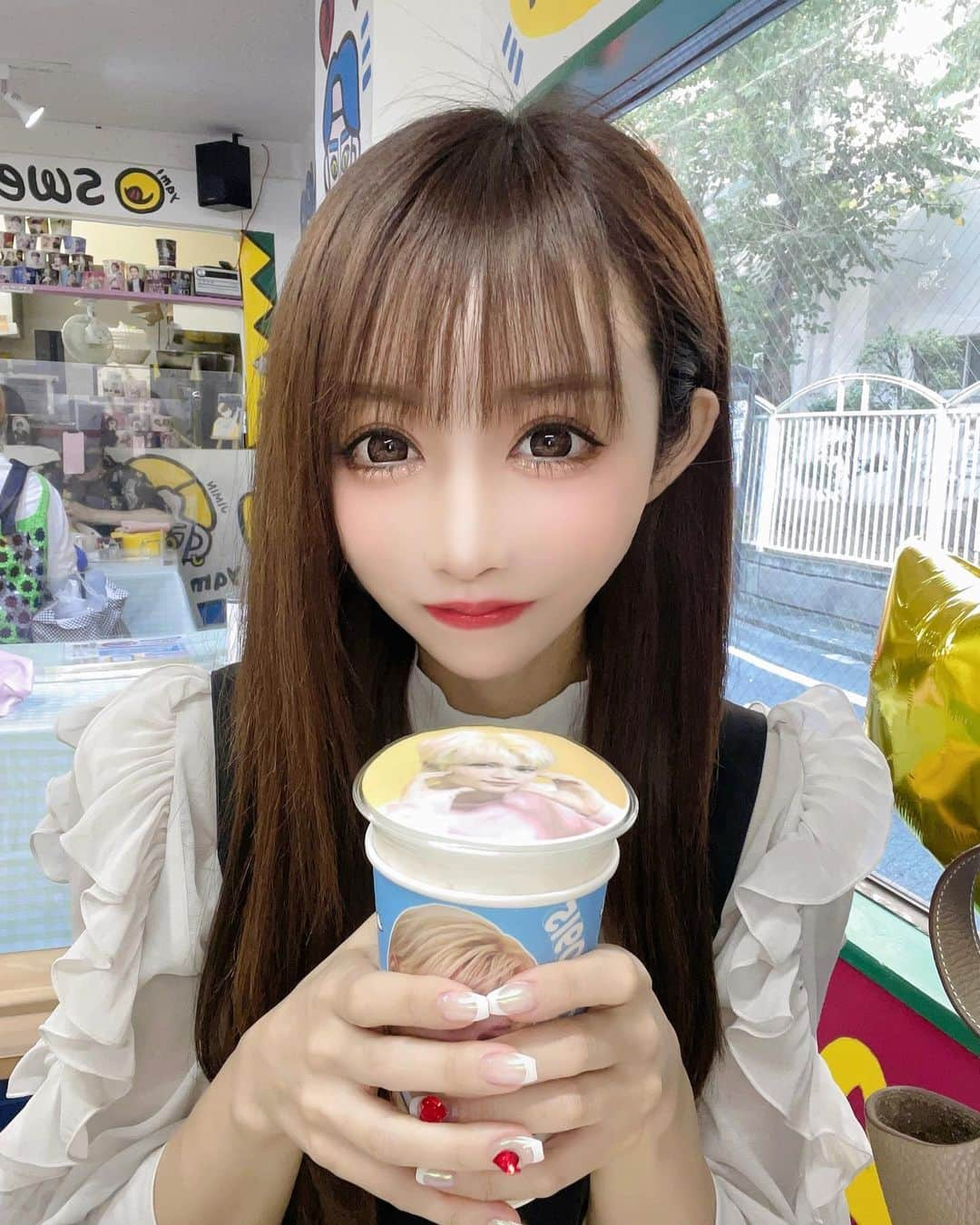 一條りおなさんのインスタグラム写真 - (一條りおなInstagram)「推しラテ☕️❤️ 可愛いラテ出来るとこ連れてきて もらったー٩(♡▽♡ )۶💕 . 大天使👼🏻Felix🏹と 私の好きな人マイキー🏍❤️ . #kpop #lateart  #straykids  #felix  #hyunjin  #danceracha  #ストレイキッズ #フィリックス #ヨンボク #ピリ子 #ヒョンジュン #東京卍リベンジャーズ  #佐野万次郎 #マイキー #推したち」10月5日 14時51分 - riona.i