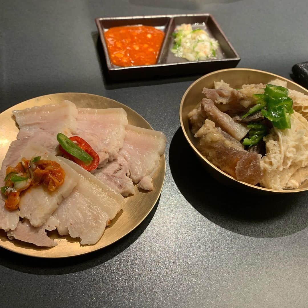 内山信二のインスタグラム：「二回目のランチは韓国料理😅」