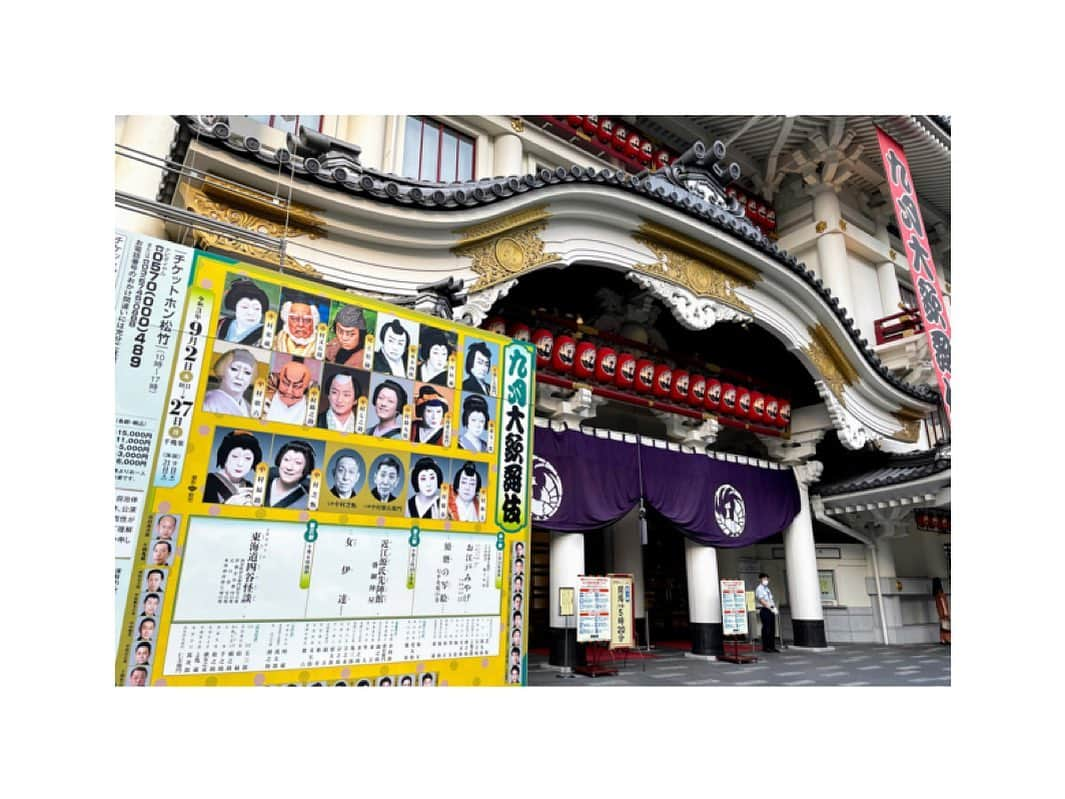 川村亜紀さんのインスタグラム写真 - (川村亜紀Instagram)「先月、歌舞伎座へ。 九月大歌舞伎 第三部 東海道四谷怪談を観劇しました。 片岡仁左衛門さん演じる伊右衛門と坂東玉三郎さん演じるお岩さんの美しいこと。 毒薬を飲み、お顔がただれ髪が抜けていくお岩さんに何故か美しさを感じてしまう。 そして、伊右衛門さんから漏れている色気がたまらなく素敵。 片岡仁左衛門さんと坂東玉三郎さんによる「東海道四谷怪談」は38年ぶりの再演だそうです。 再演してくださり、本当にありがとうございました。 このお舞台を自分の目で見ることができて、私は幸せです。  鶴屋南北氏がこの素敵な作品を作ってくださったお陰です。感謝です。  #東海道四谷怪談 #にざたまコンビ #片岡仁左衛門 さま #坂東玉三郎 さま #九月大歌舞伎第三部 #歌舞伎座  #鶴屋南北作 #鶴屋南北 さん #最高傑作です  #再演に感謝  #片岡仁左衛門さんが好き  #kabukiza #tsuruyananboku #tokaidoyotsuyakaidan」10月5日 15時51分 - _aki1015_